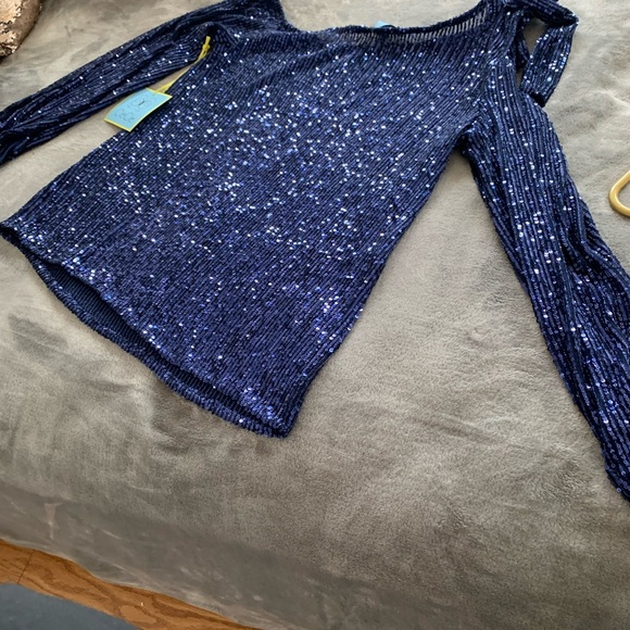 Very beautiful shirt by CeCe - Picture 2 of 3